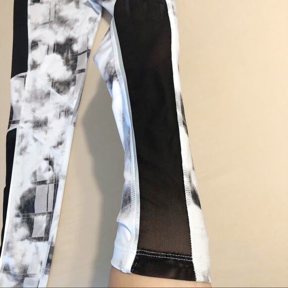 Rebecca Minkoff Black and White Workout Leggings Size Medium - Picture 3 of 8